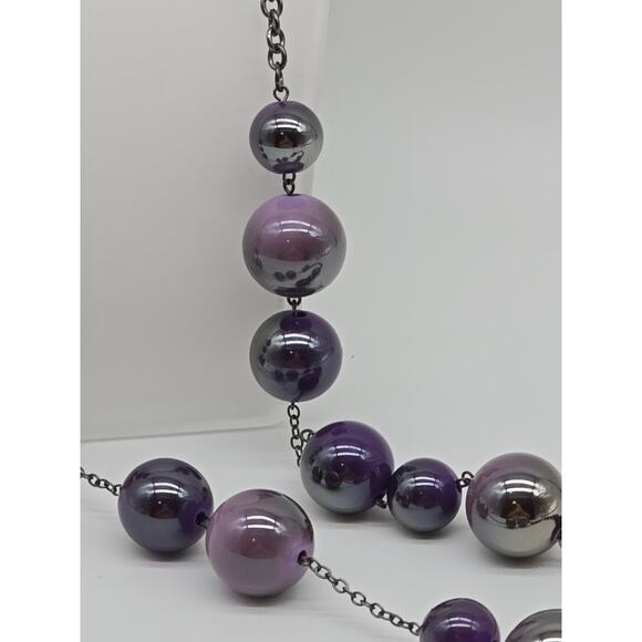 Chunky Purple Ombre Metallic Sheen and Facetted Beaded 36" Chain Necklace - Picture 3 of 9